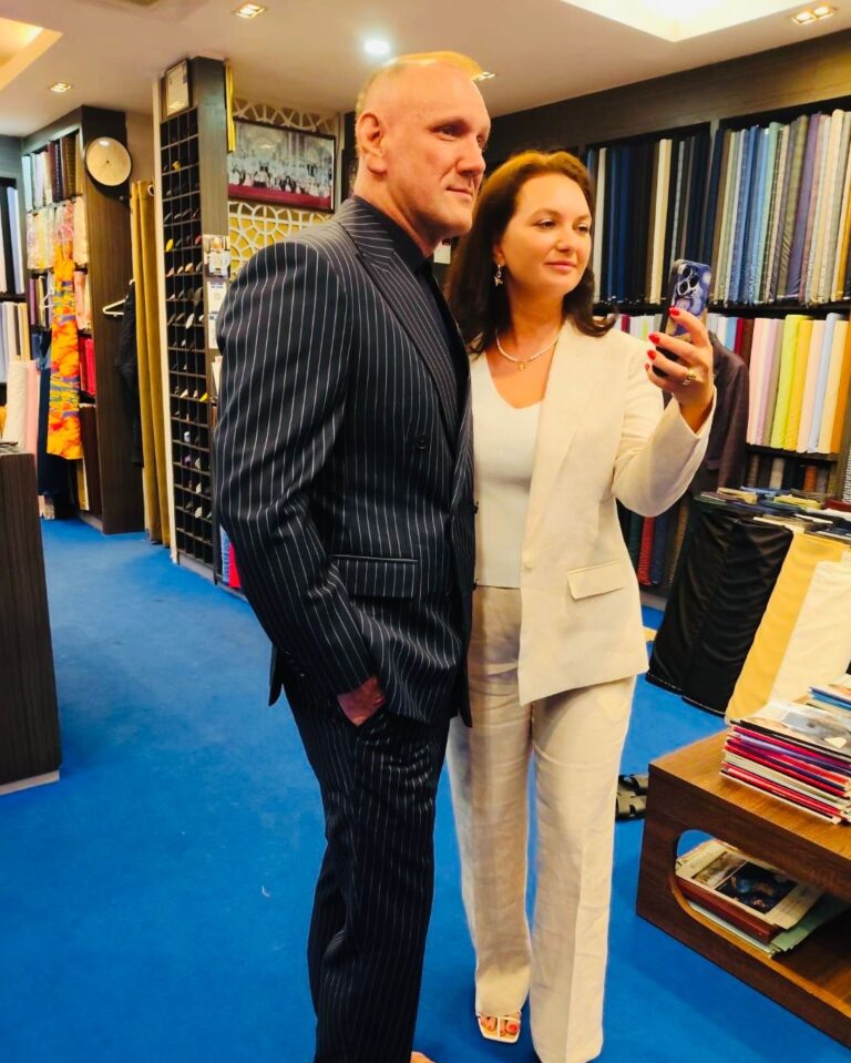 Happy customers at SMART TAILOR Lagoon Road showroom